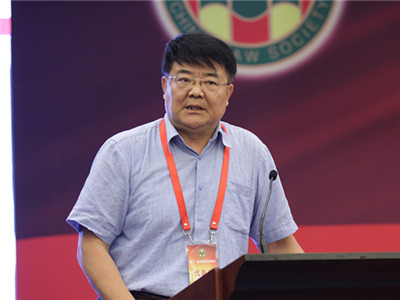 张文显:下面有请中国法学会商法学会研究副会长,南京大学法学院范健