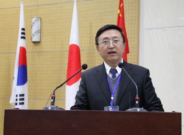 吉林大学法学院院长蔡立东主持开幕式