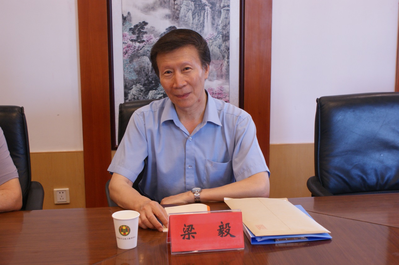 老干部工作办公室党支部书记梁毅出席谈会